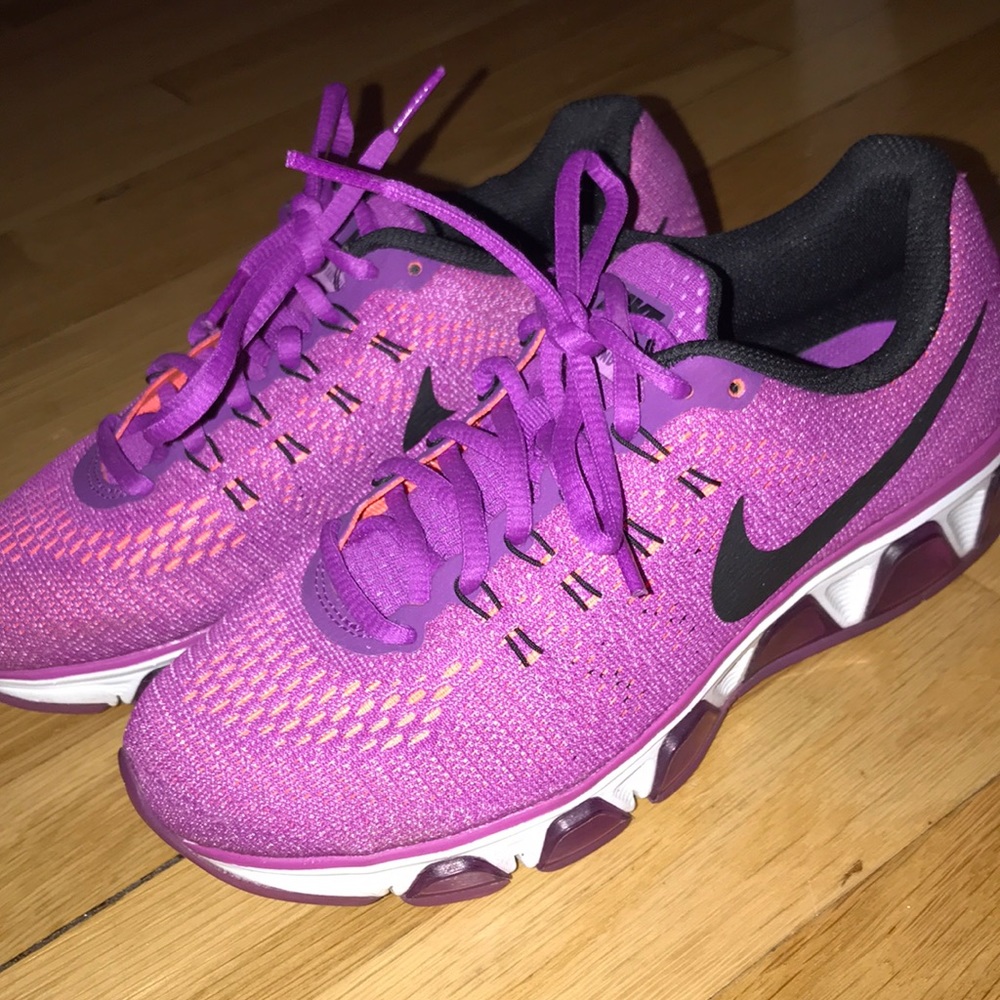 Nike tailwind size 6